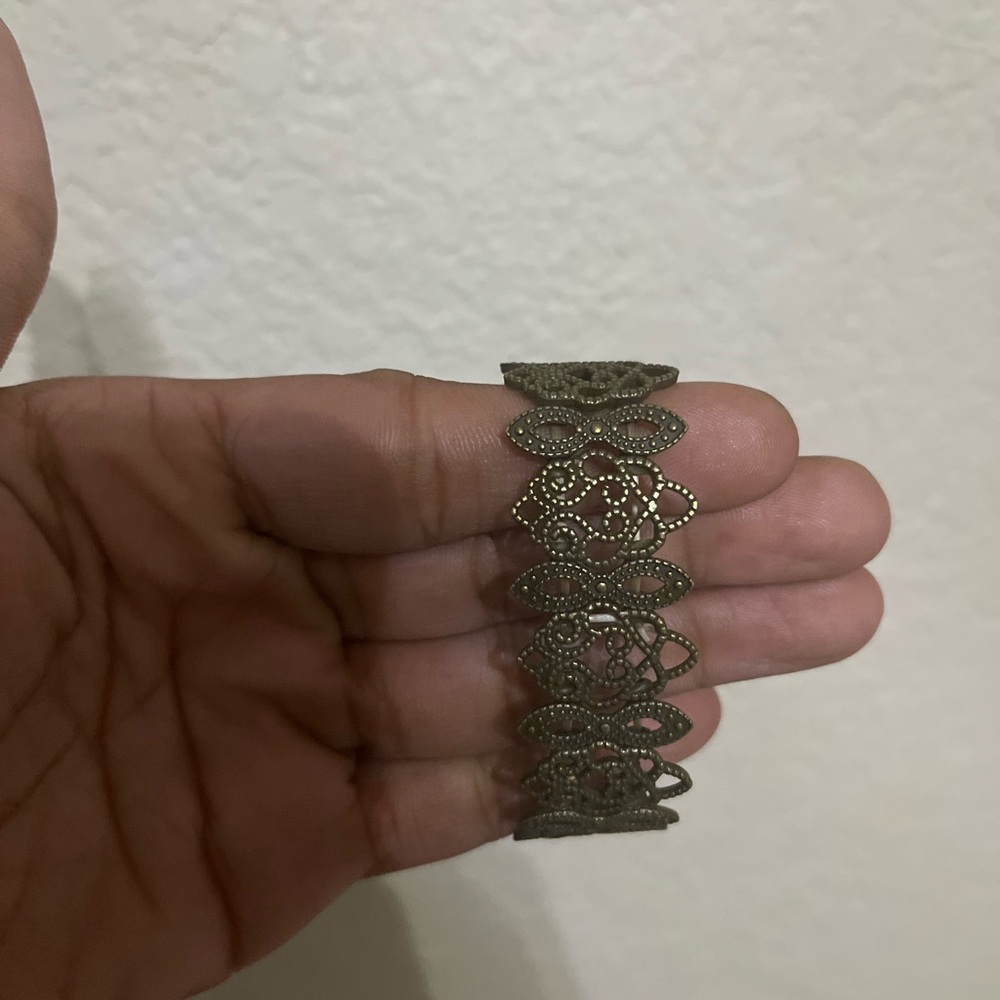 Elegant Lace Design Bracelet - Bronze